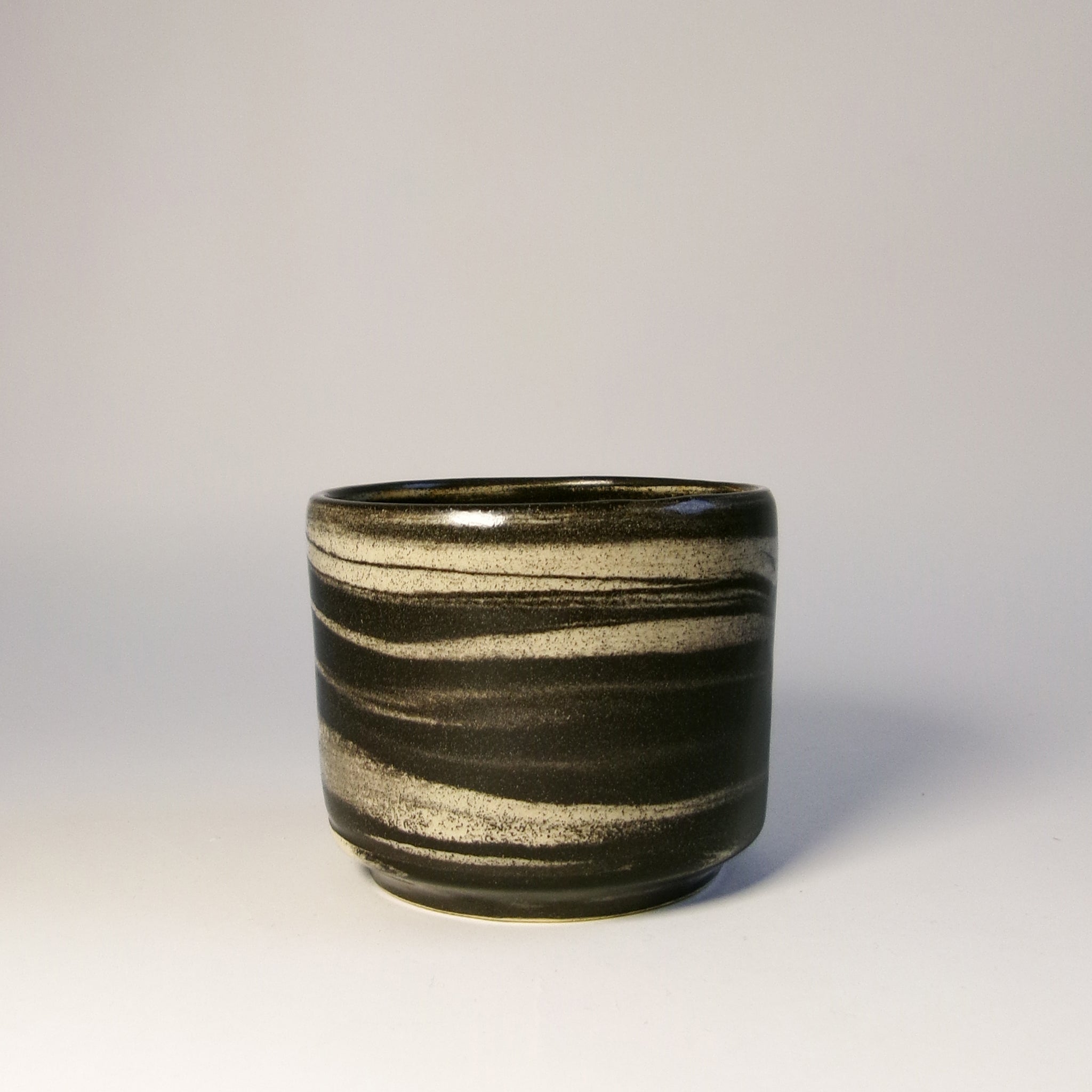 BLACK MARBLE MUG