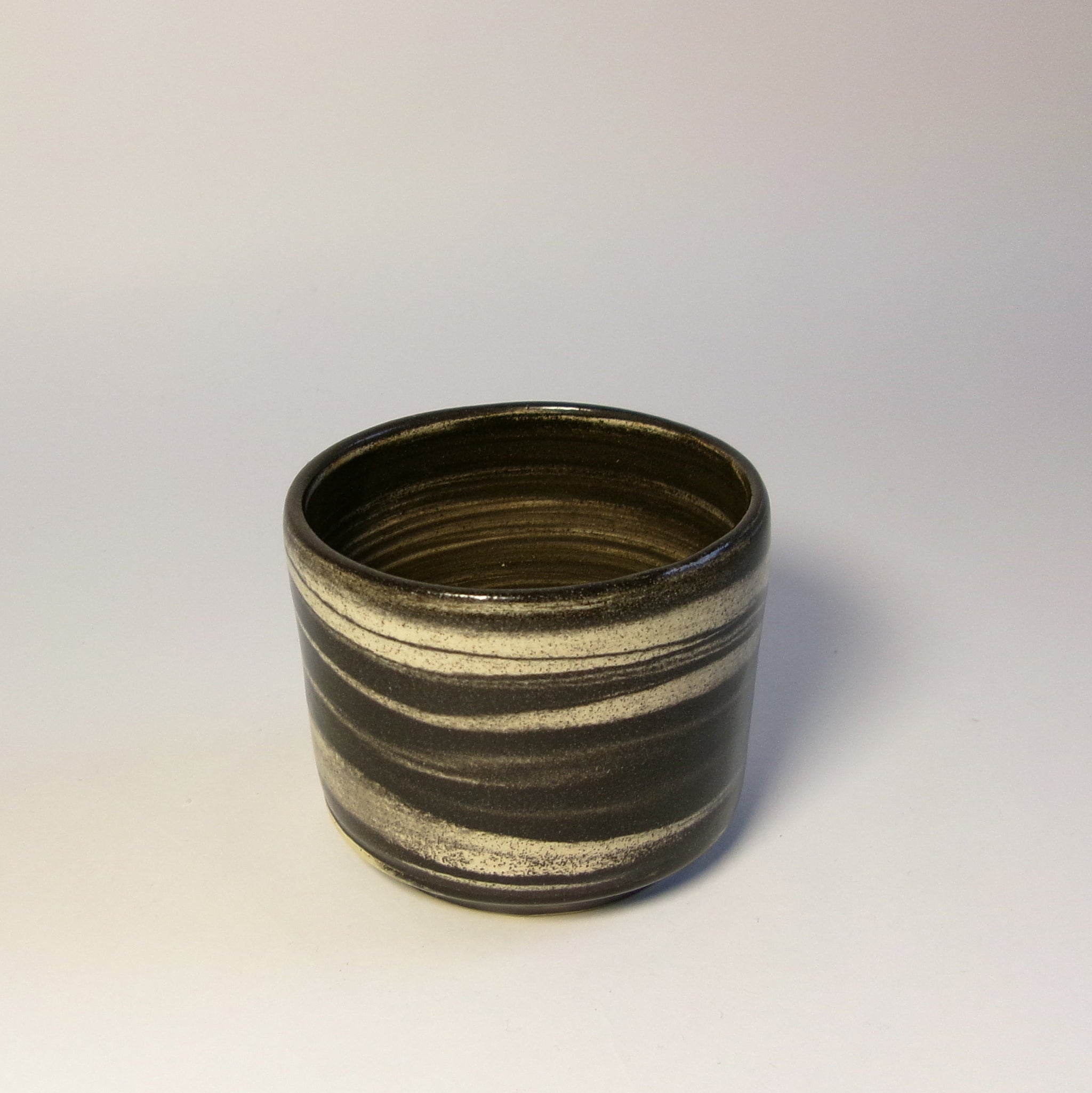 BLACK MARBLE MUG