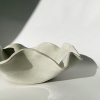 WHITE WAVY BOWL