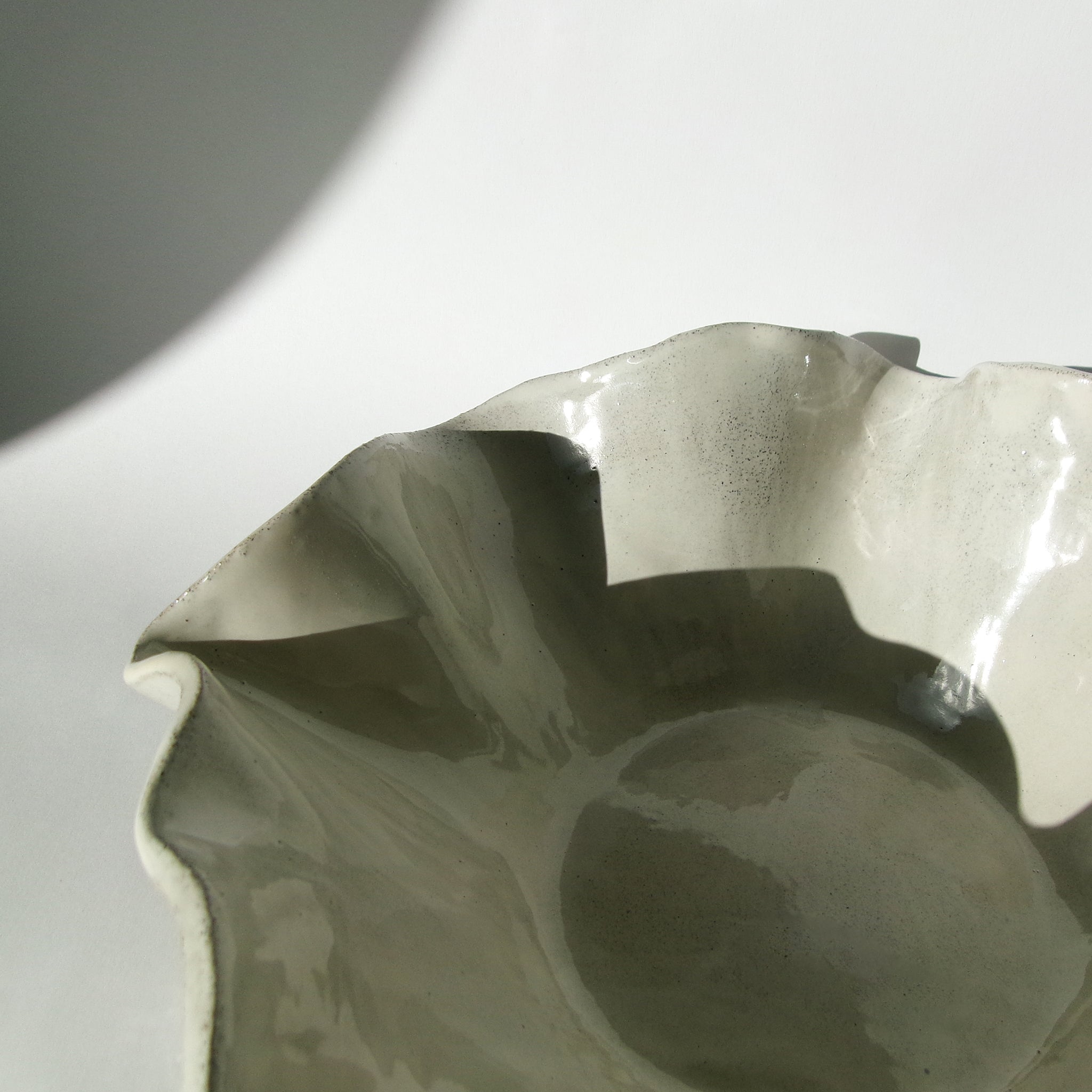 WHITE WAVY BOWL