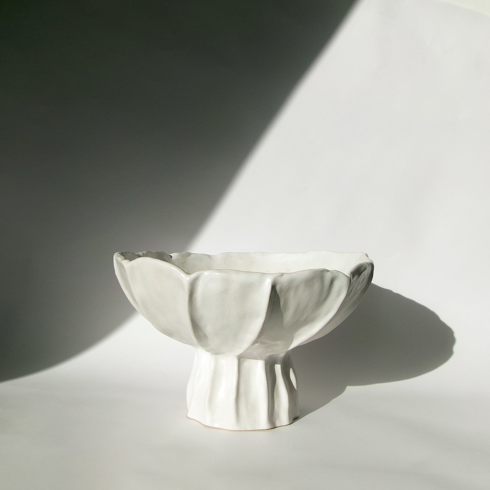 WHITE RUFFLE BOWL