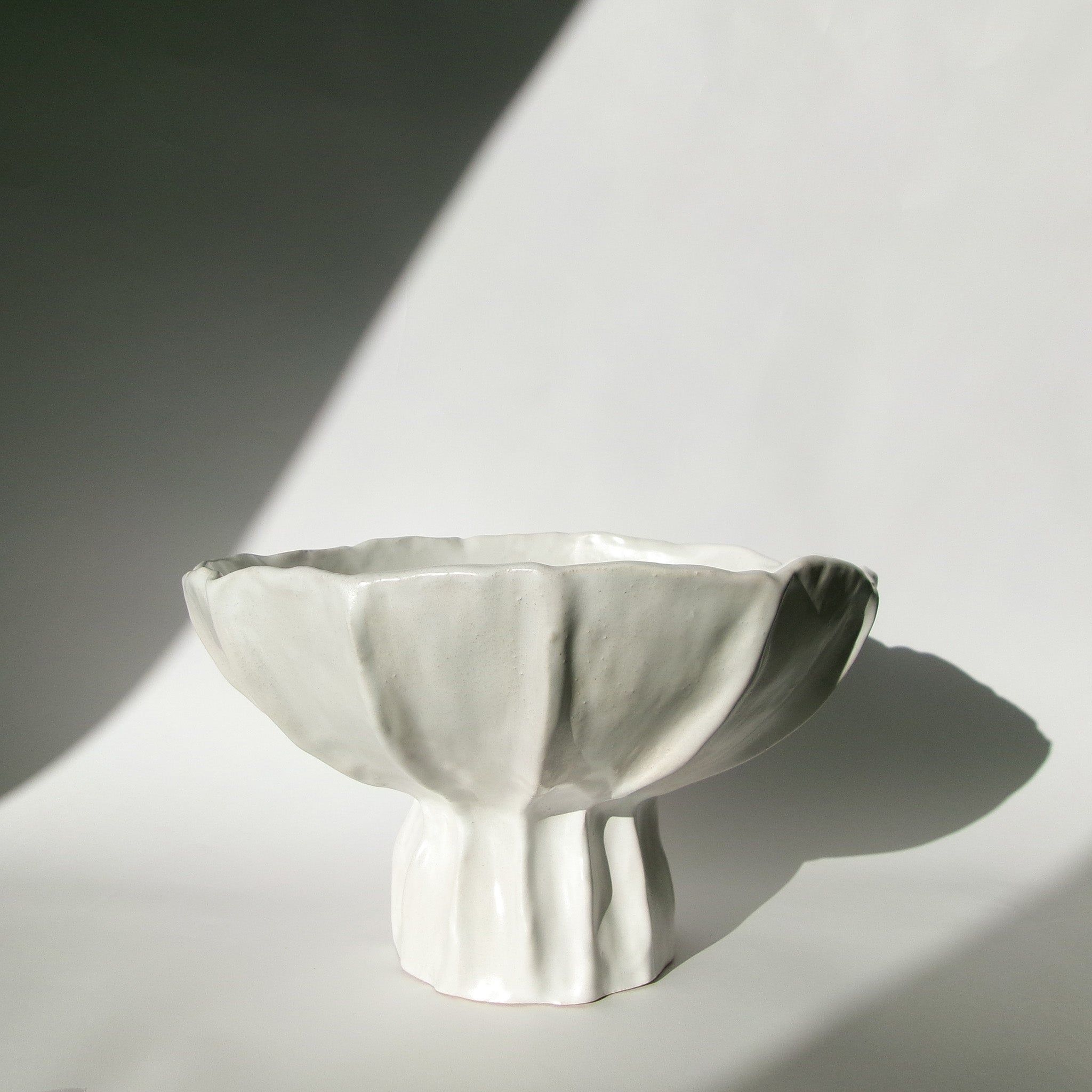 WHITE RUFFLE BOWL